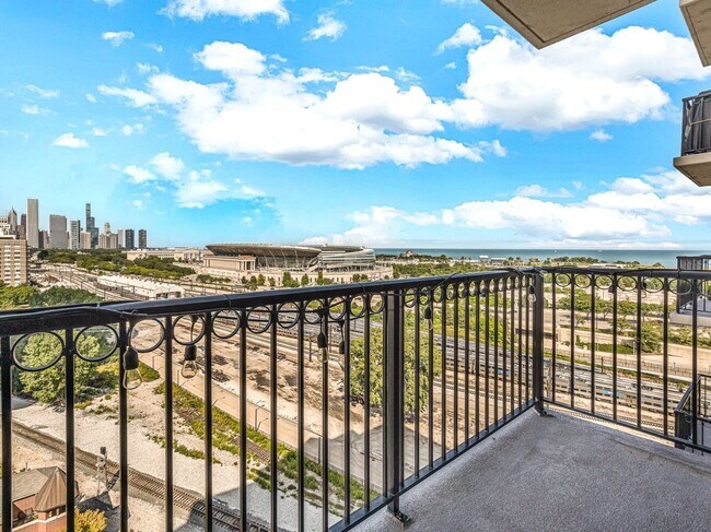 Building Photo - 1717 S Prairie Ave