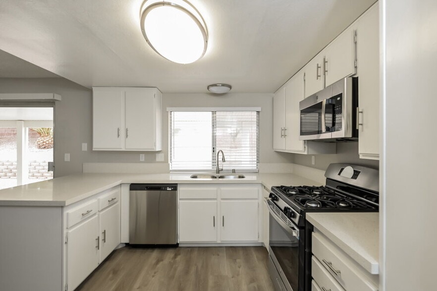 Building Photo - 212 Appian Way