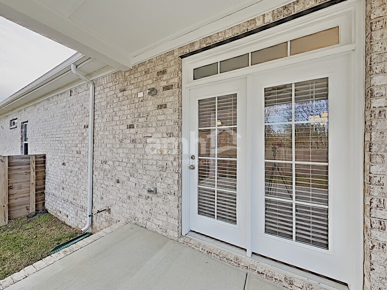 Building Photo - 1172 Frewin St