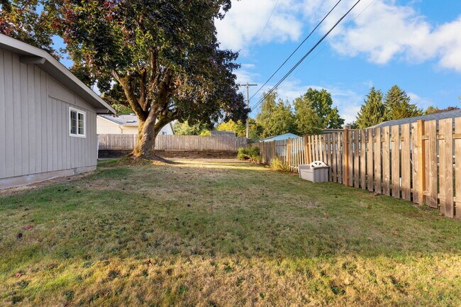 Building Photo - 2637 NE 138th Pl