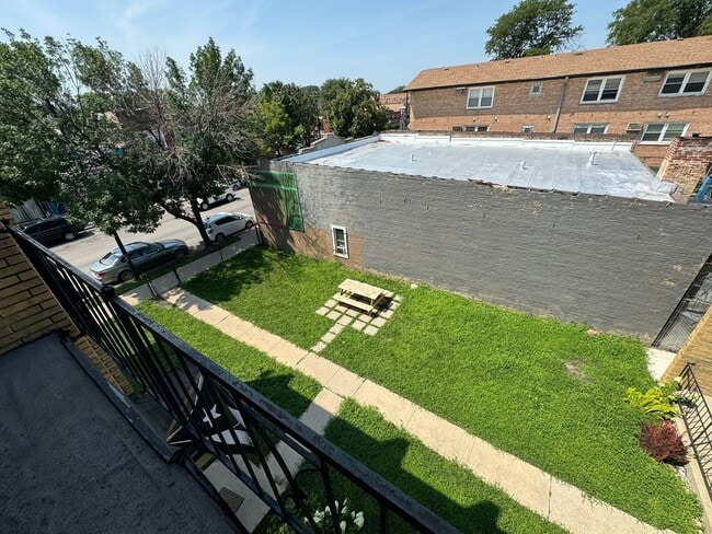 Building Photo - 3014 W 59th St