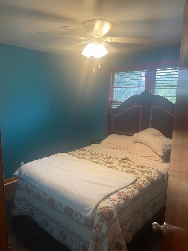 Building Photo - 8135 Moores Ln