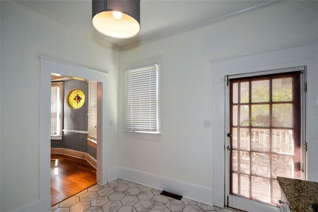 Building Photo - 404 Ormond St SE