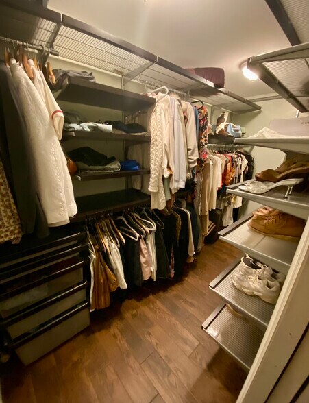 Building Photo - 915 NW 13th Ave