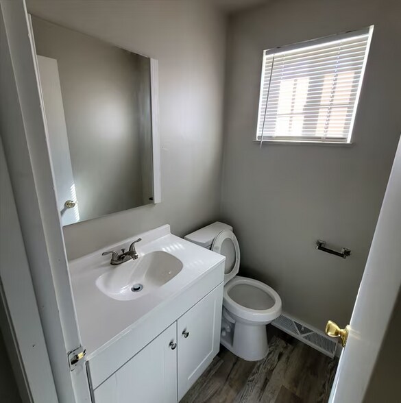 Building Photo - 2200 Harsh Ave SE