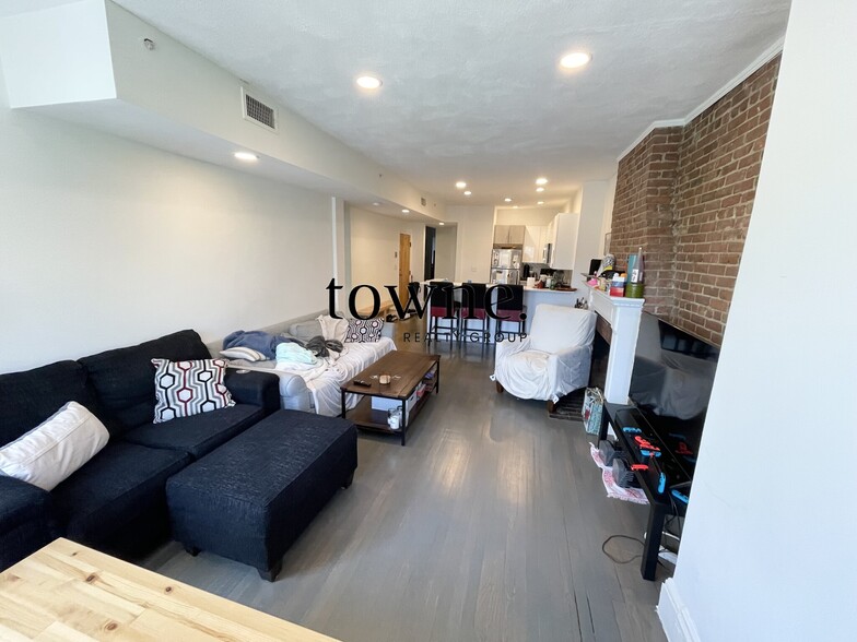 Building Photo - 1402 Beacon St