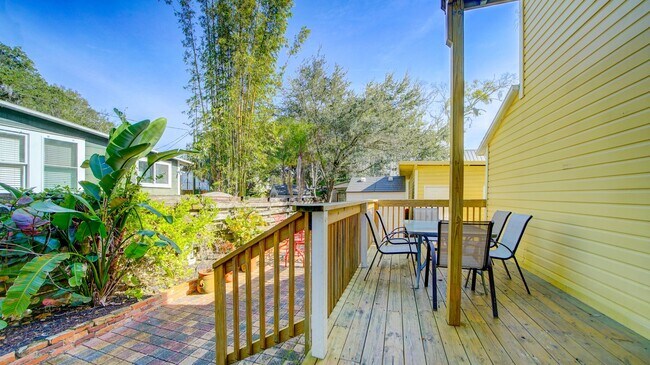 Building Photo - 14 Sanchez Ave