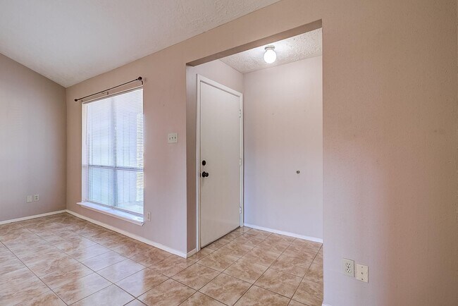 Building Photo - 1014 Woodbridge Ave