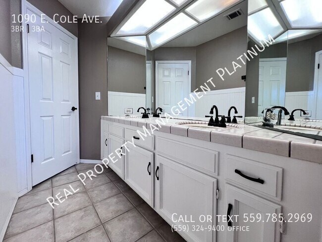 Building Photo - 1090 E Cole Ave