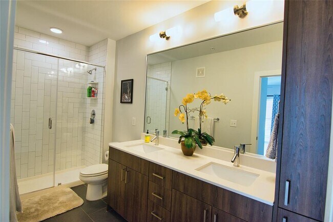 Building Photo - 2213 Poquito St