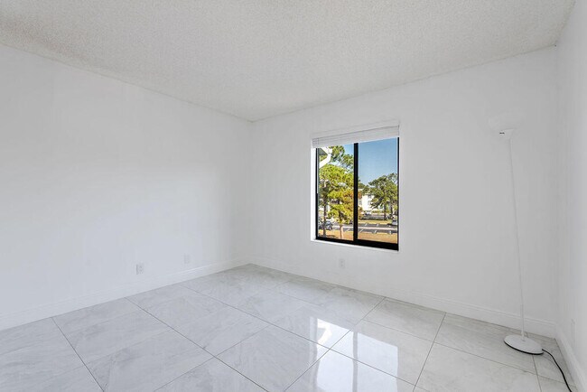 Building Photo - 3612 Alder Dr