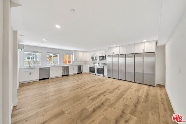 Building Photo - 1584 W 37th St