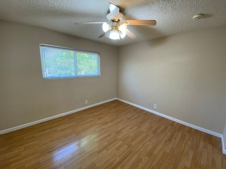 Building Photo - 2118 Peppertree Way