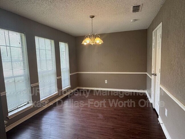Building Photo - 1404 Straus Rd