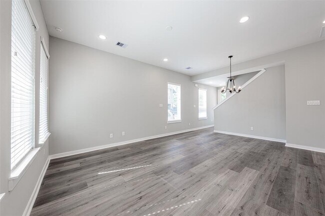 Building Photo - 8402 Berry Grn Ln