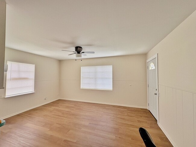 Building Photo - Great commercial property, in the heart of...