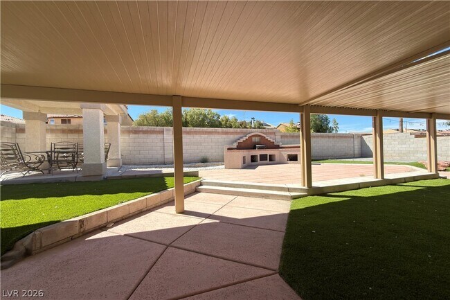 Building Photo - 3809 Cranbrook Hill St