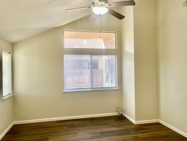 Building Photo - Northwest Fresno 3/2