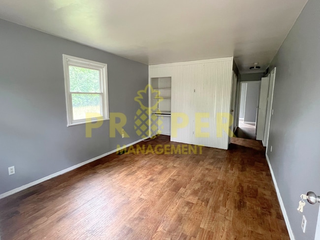 Building Photo - 3 bedrooms 1.5 bathroom