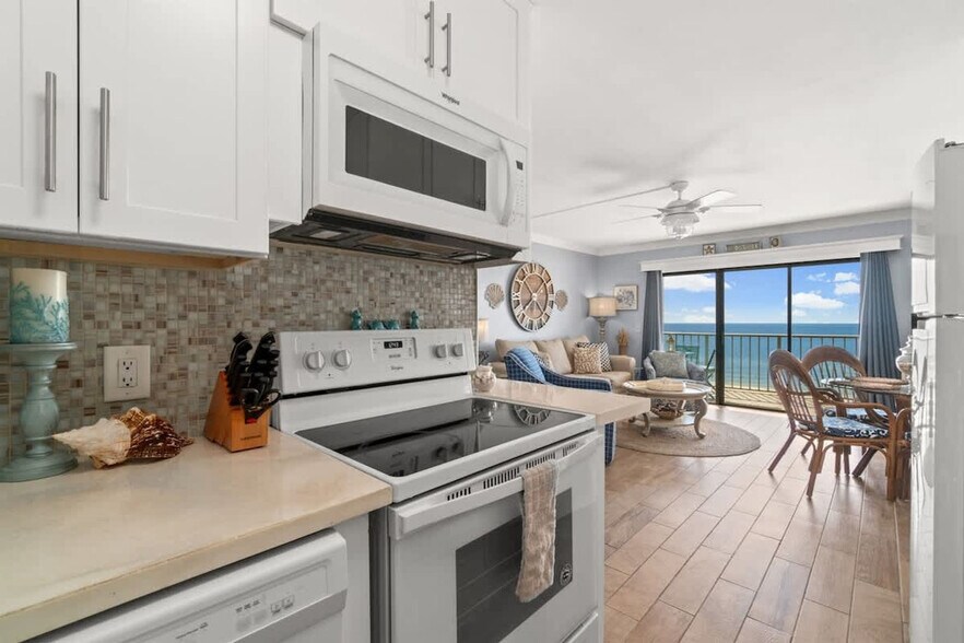 Building Photo - 8743 Thomas Dr