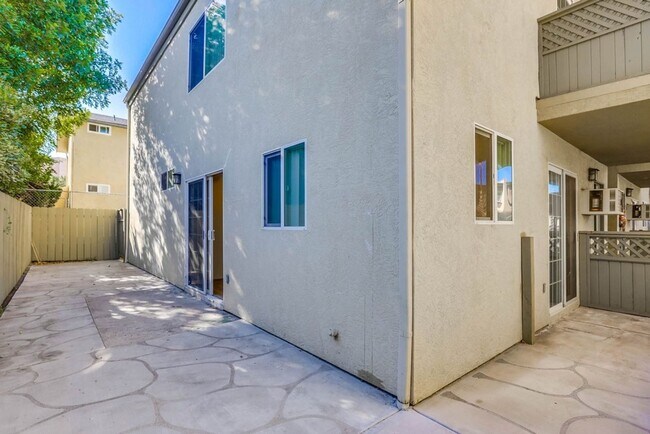 Building Photo - 2 Bedroom Condo For Rent - El Cajon