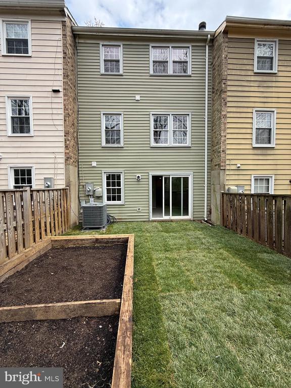 Building Photo - 4924 McFarland Dr