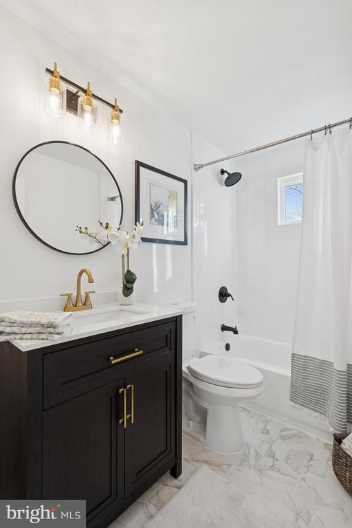 Building Photo - 303 Lemon St