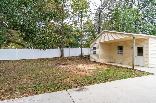 Building Photo - 102 Bordeaux Ln