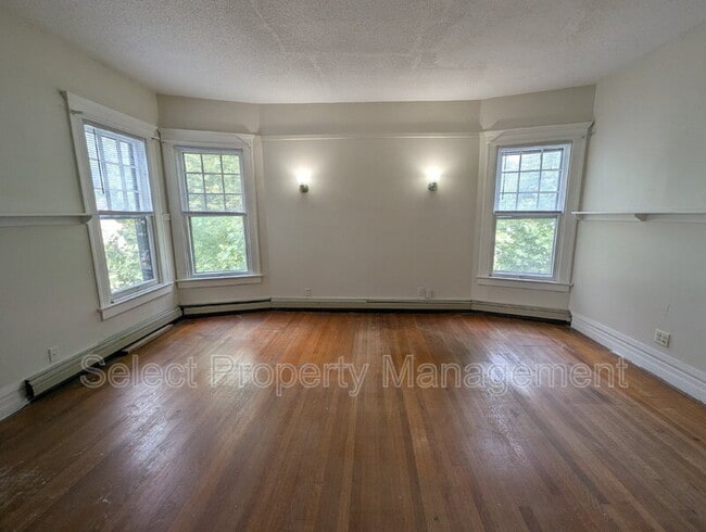 Building Photo - 1025 Crescent Ave
