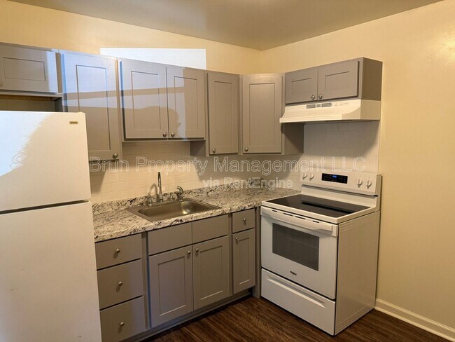 Building Photo - 5820 Sanford Rd