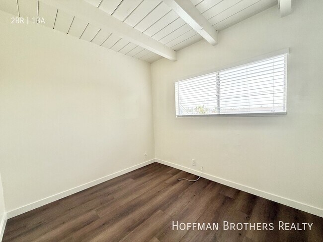 Building Photo - 1256 W 87th St