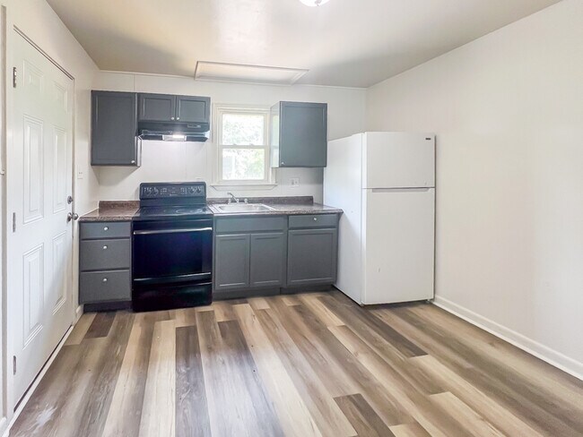 Building Photo - 1107 W Augusta Ave