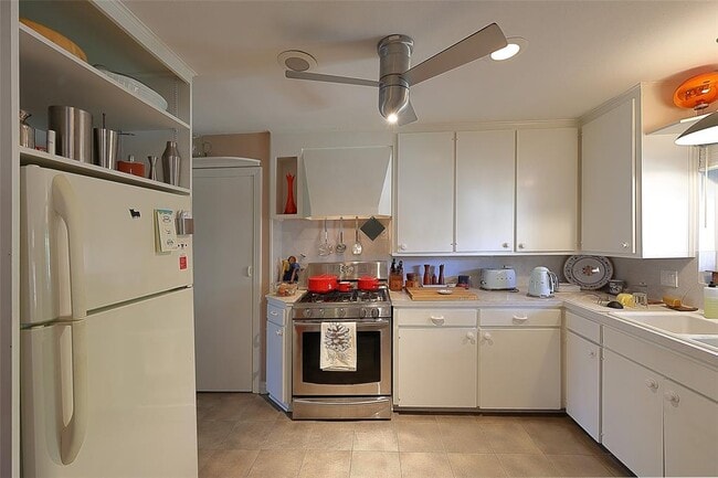 Building Photo - 3313 Westridge St