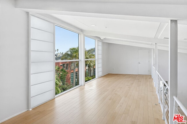 Building Photo - 2100 Abbot Kinney Blvd