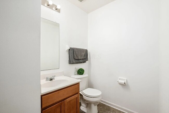 Building Photo - 1420 Bellow Falls Pl