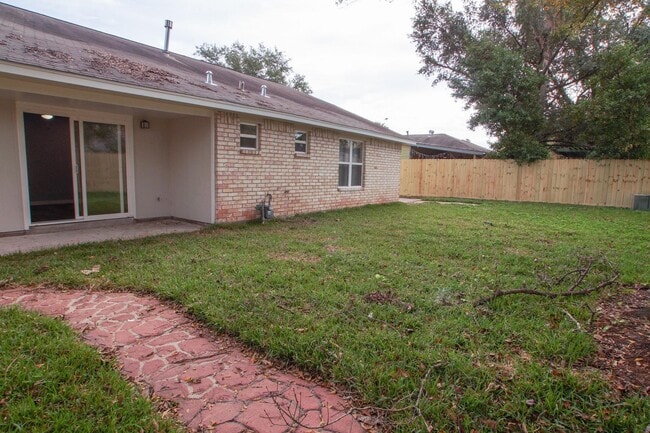 Building Photo - 4131 Lufborough Dr