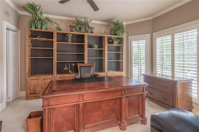 Building Photo - 530 Saddlebrook Dr