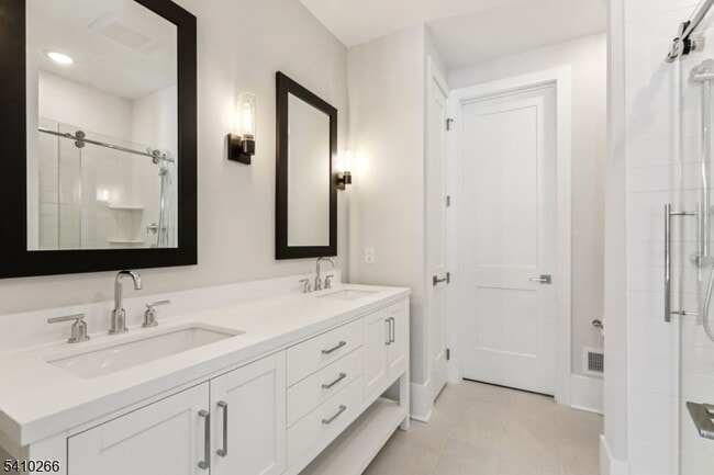 Building Photo - 179 Jasmine Dr