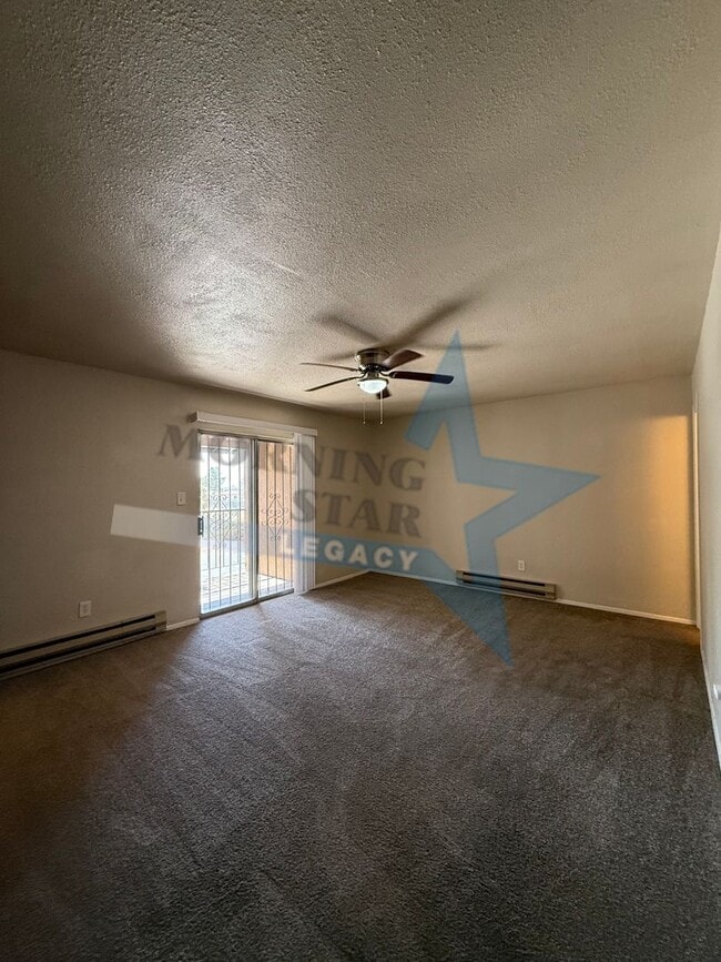 Building Photo - 3 Bed Condo W/ yard!