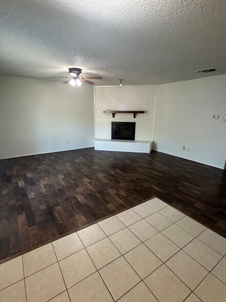 Building Photo - 404 Fox Dr