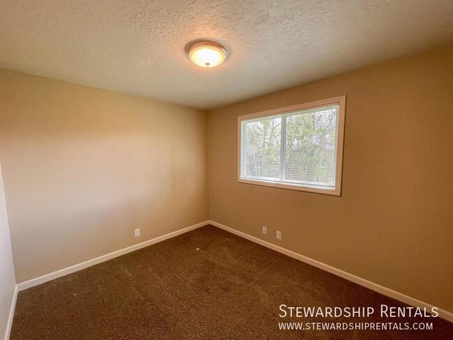 Building Photo - Newly rehabbed home in Springfield