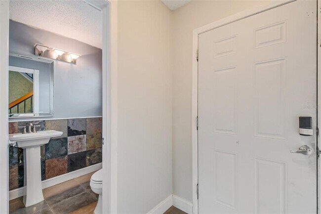 Building Photo - 1025 Wentworth Ct