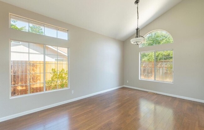 Building Photo - Solar - Huge Savings - 4 Bedrooms - 3 Bath...