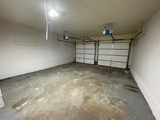 Building Photo - Military Discount available! Updated 3 bed 2 bath, 2 car, fenced yard!