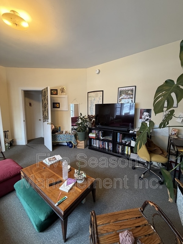 Building Photo - 10 Lafayette Pl