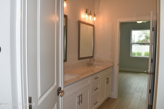 Building Photo - 406 Grove Ln