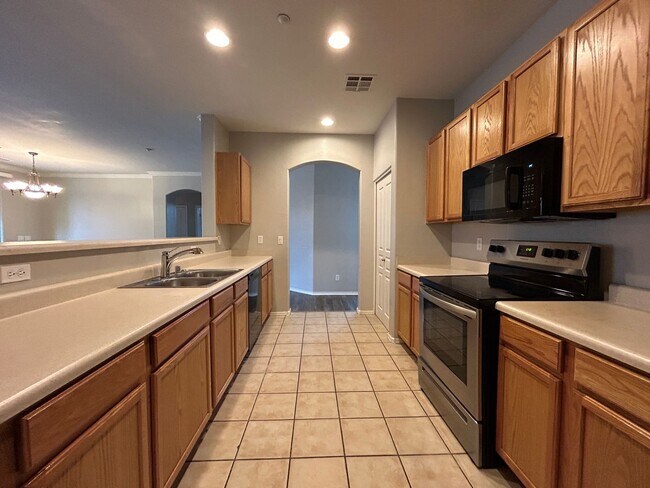 Building Photo - 955 E Knox Rd