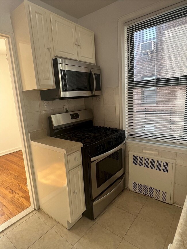 Building Photo - 37-27 86th St