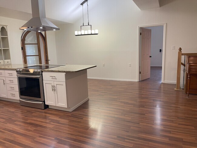 Building Photo - 9417 Aqua Dr