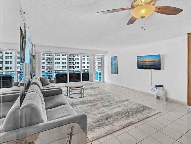 Building Photo - 3430 Galt Ocean Dr